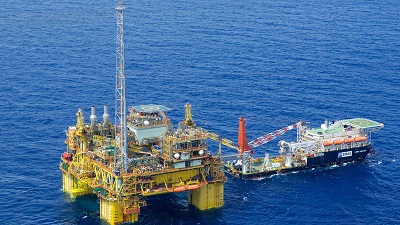 Oil majors axe $200bn of new projects, UN issues new climate text 